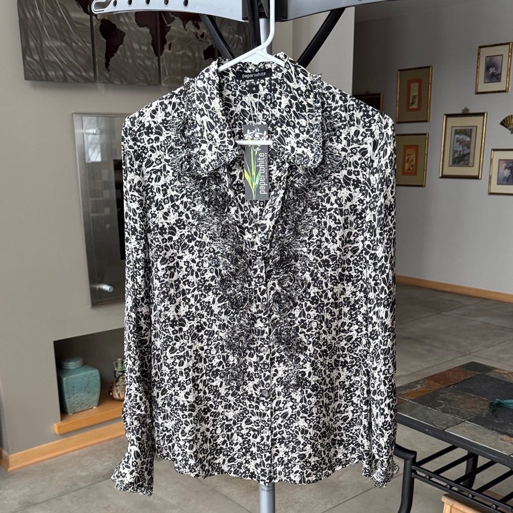 NWT Paperwhite 100% silk Black and White Animal Print Blouse size 6